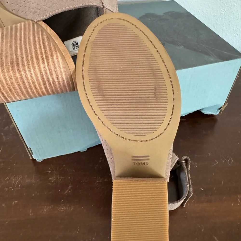 Toms Grenada Women's Taupe/Gray Sandals Suede/Perforated. 10 - Picture 6 of 8